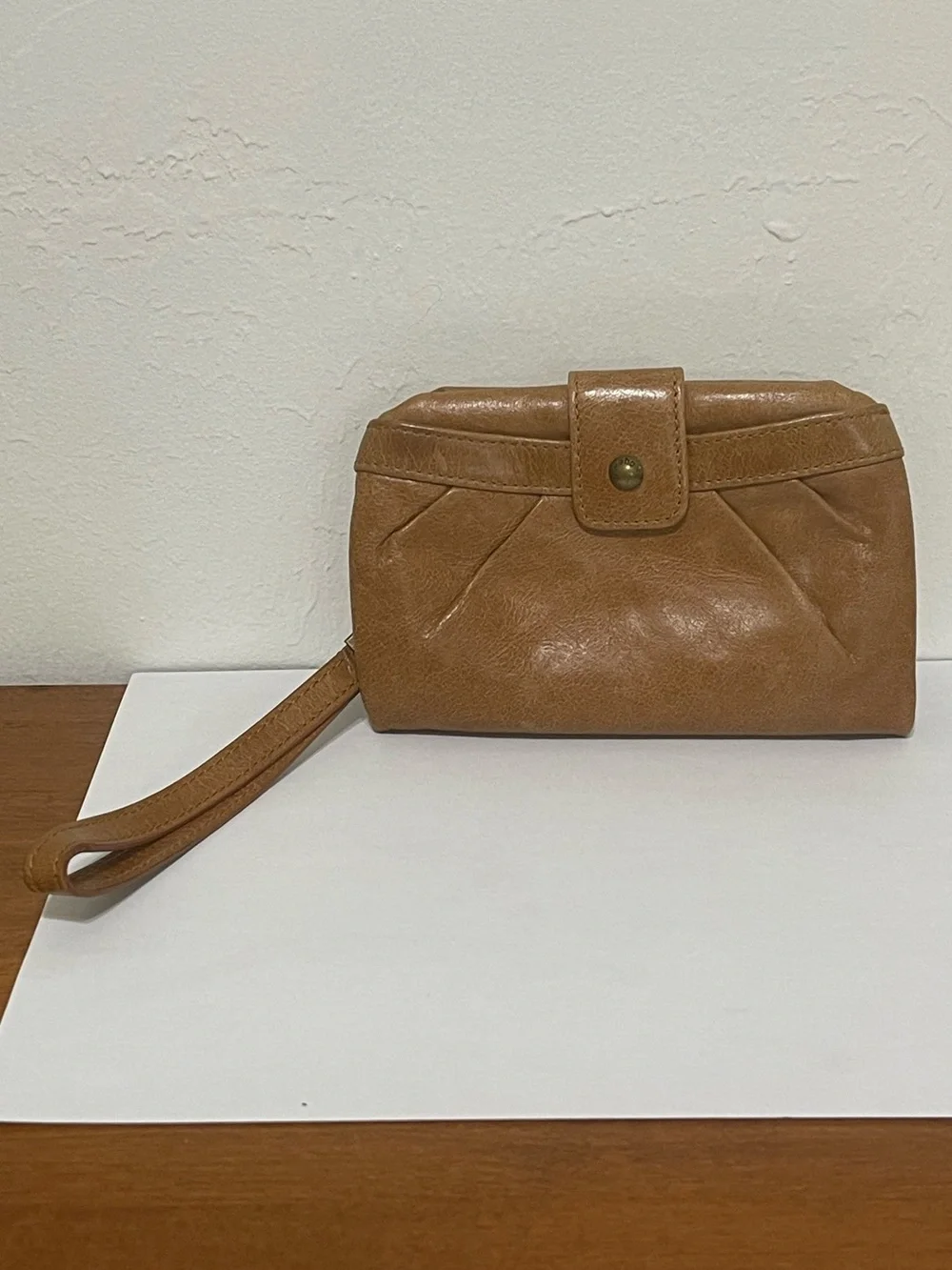 Hobo Tan Leather Wristlet Wallet Zip Around Multi Pockets Zip Pocket Neutral